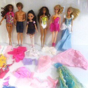 TYS1 - Lot of 6 BARBIES Barbie CLOTHS Barbie Collection Bratz Barbie Accessories